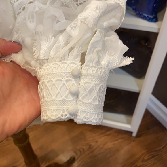 WHITE FLORAL EMBROIDERED TOP - Picture 4 of 7